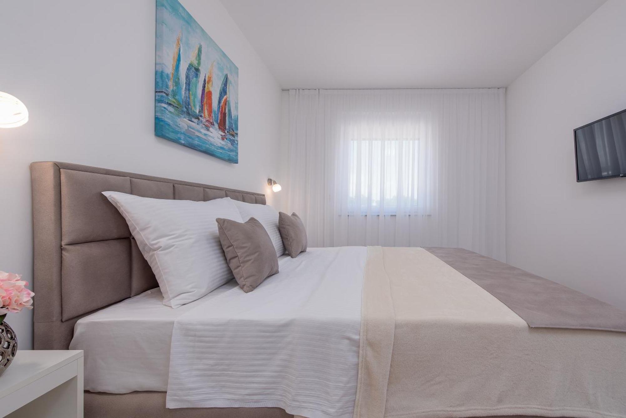 Apartments Menalo Elegance Затон Екстериор снимка
